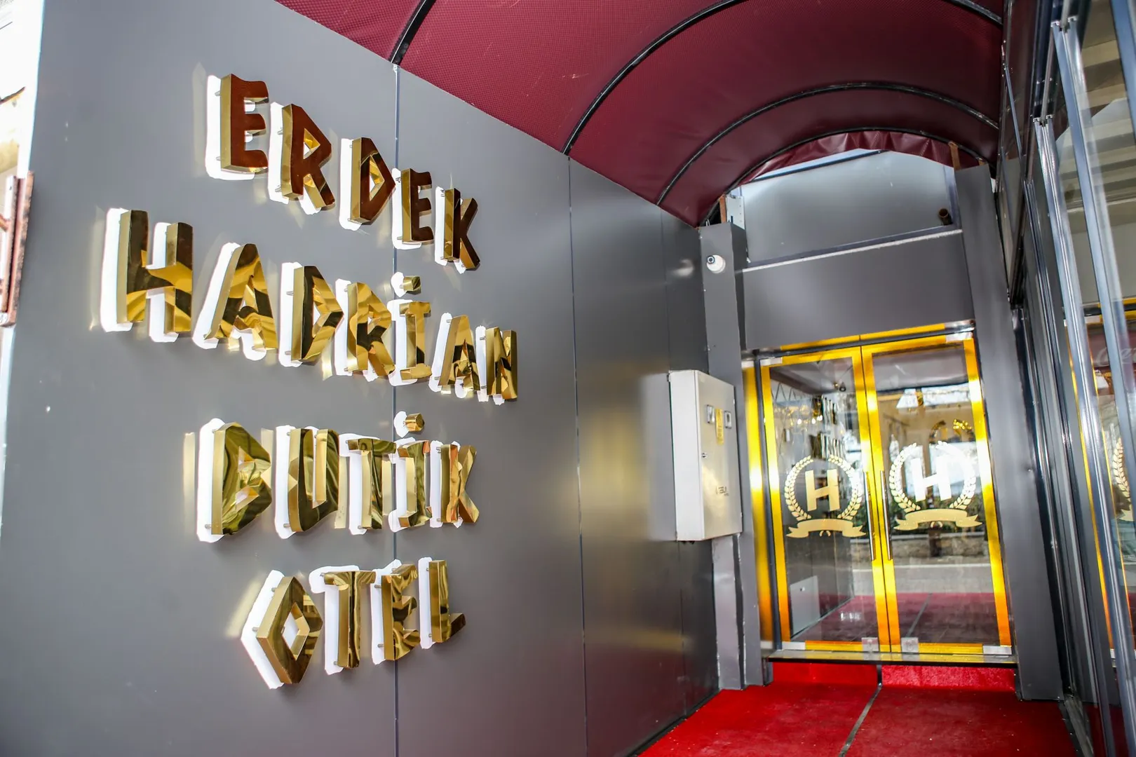 Hadrian Otel